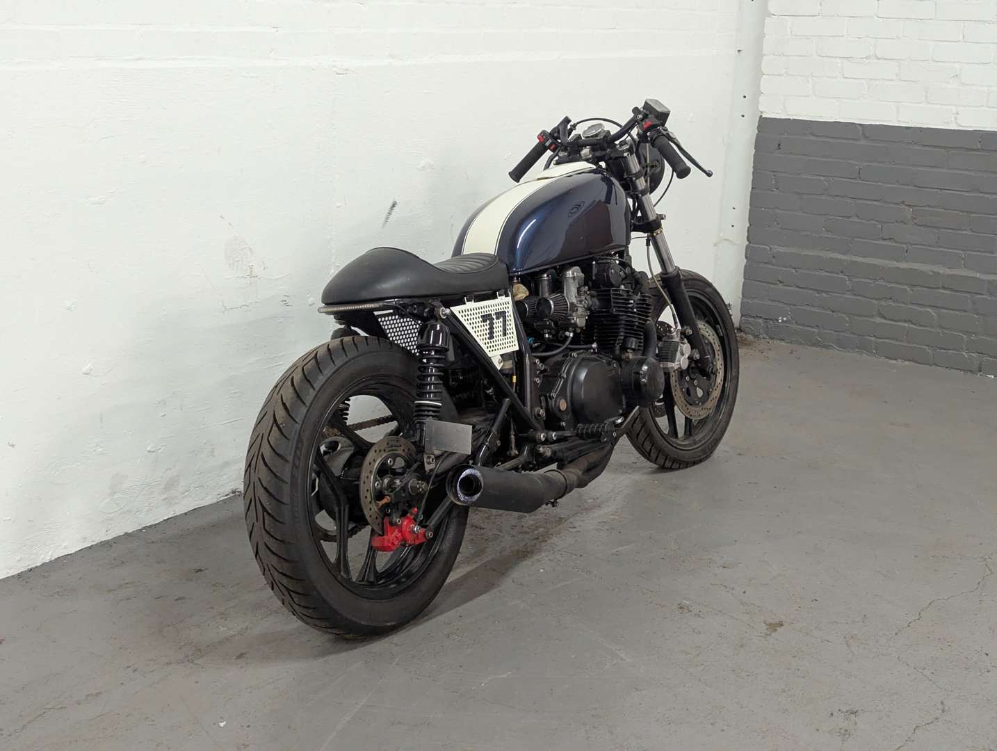 <p>1977 SUZUKI GS750 CAFE RACER</p>