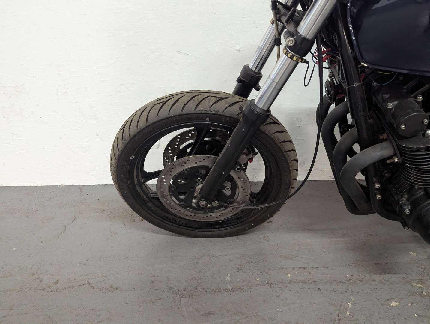 <p>1977 SUZUKI GS750 CAFE RACER</p>
