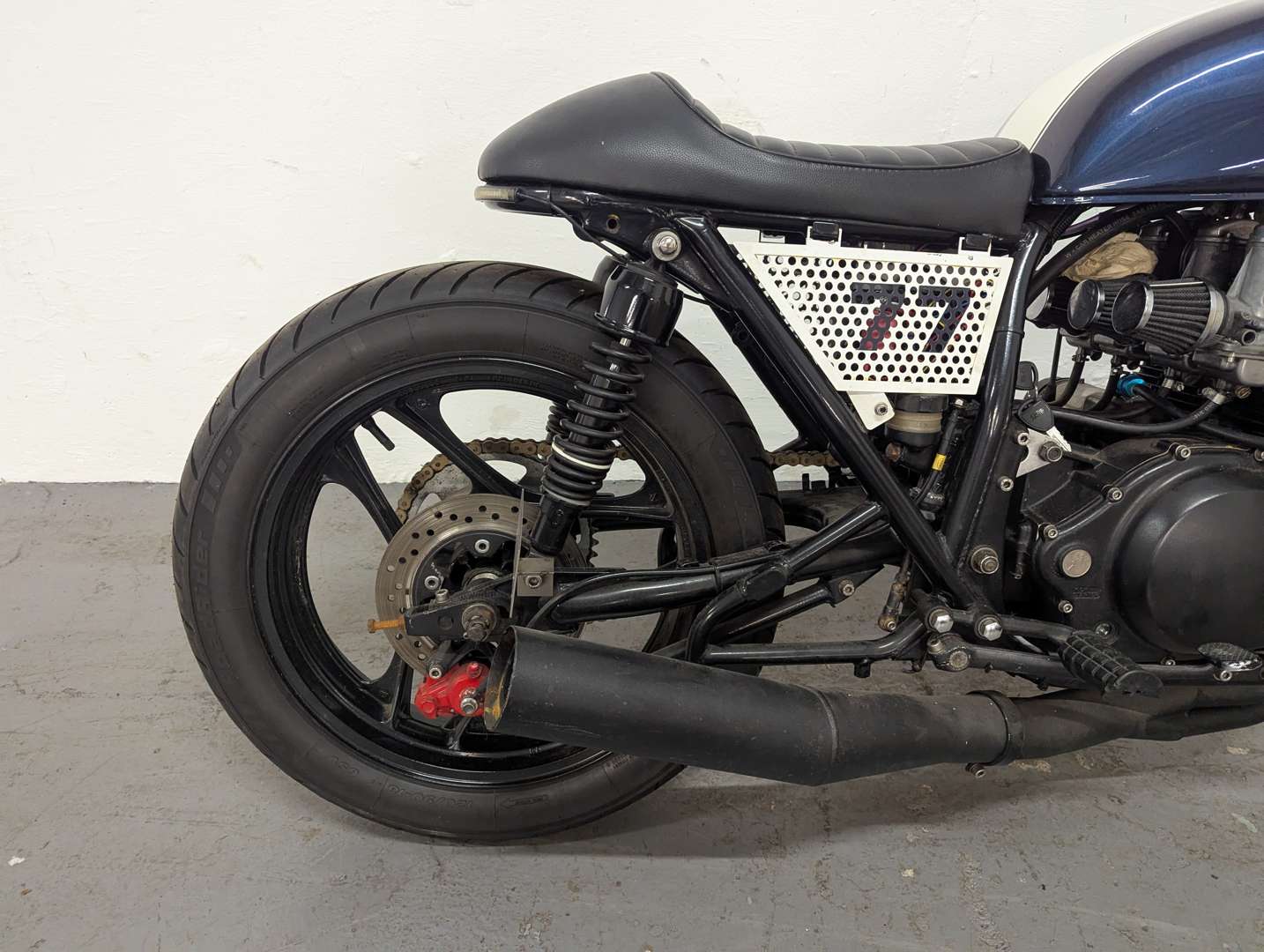 <p>1977 SUZUKI GS750 CAFE RACER</p>