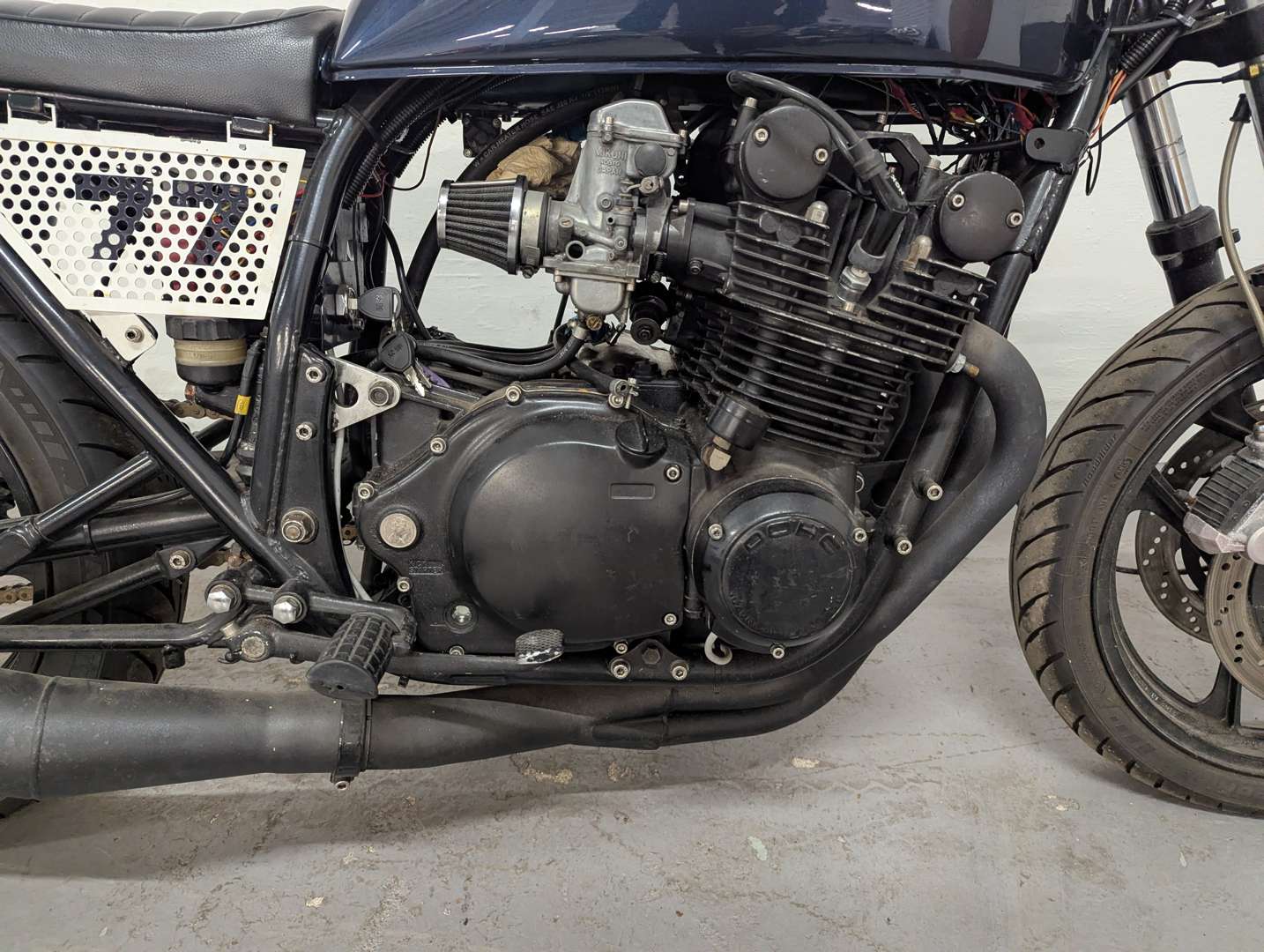<p>1977 SUZUKI GS750 CAFE RACER</p>