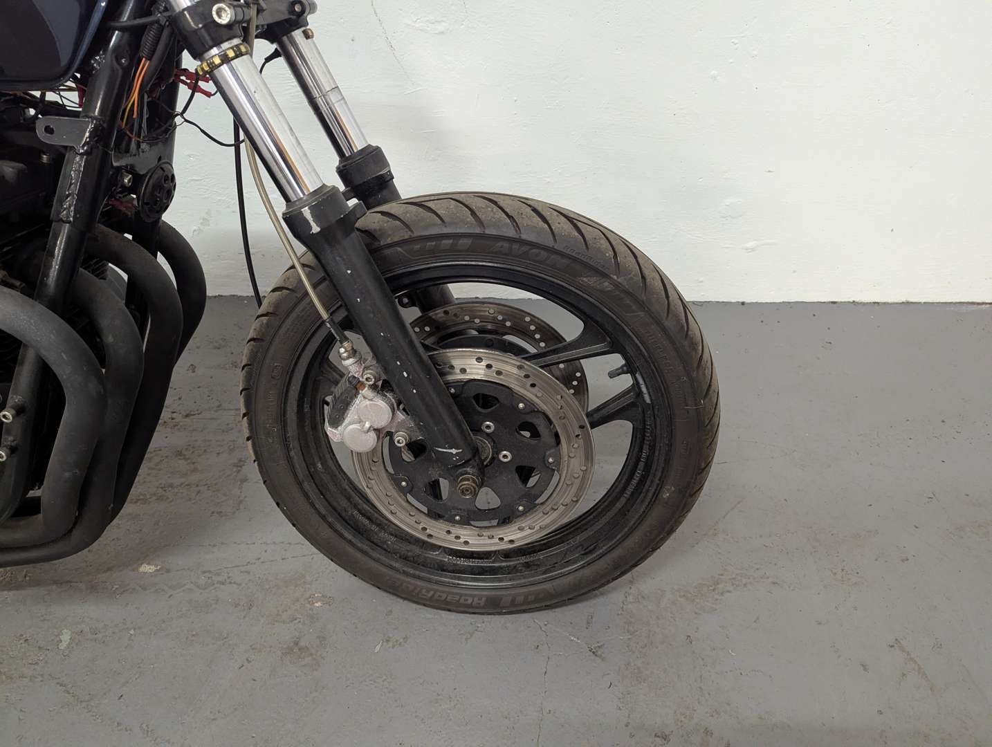 <p>1977 SUZUKI GS750 CAFE RACER</p>