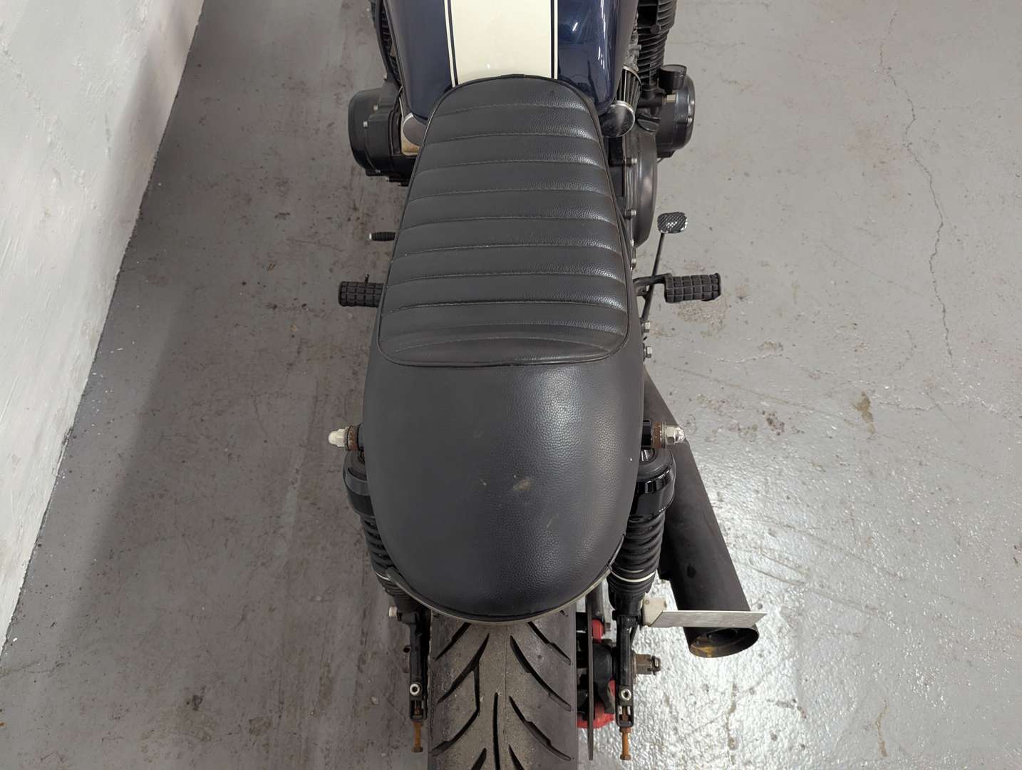 <p>1977 SUZUKI GS750 CAFE RACER</p>