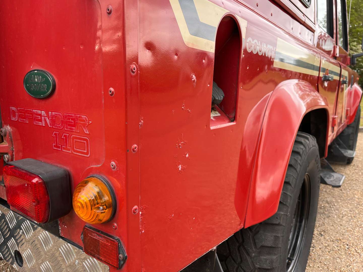 <p>1996 LAND ROVER 110 DEFENDER TDI CSW</p>