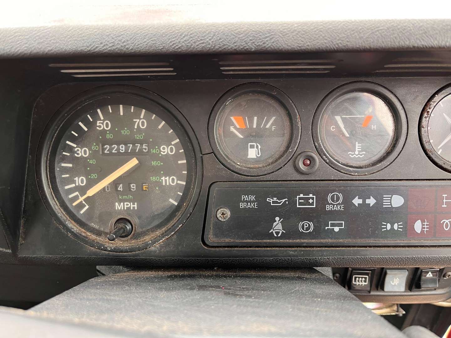 <p>1996 LAND ROVER 110 DEFENDER TDI CSW</p>