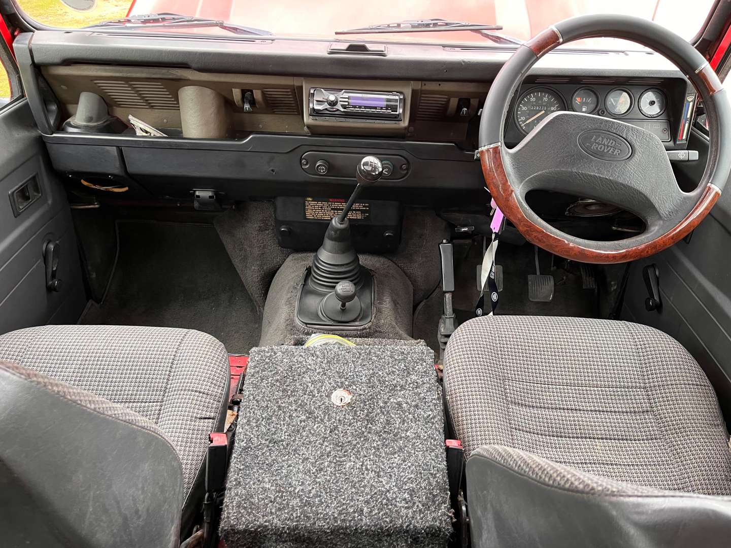 <p>1996 LAND ROVER 110 DEFENDER TDI CSW</p>