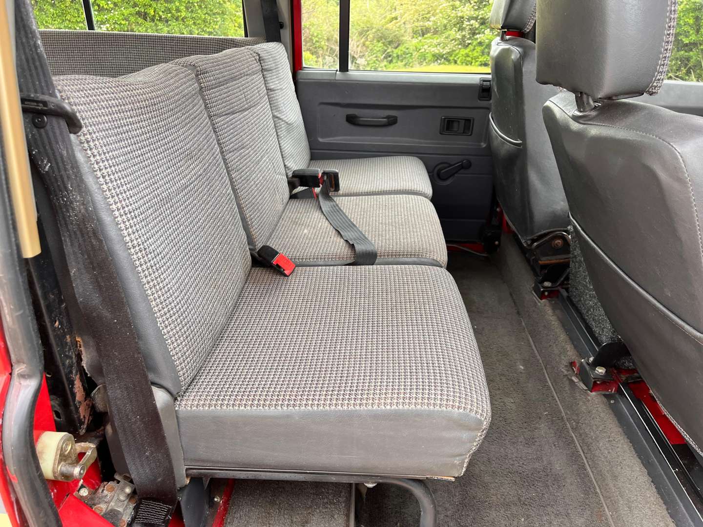 <p>1996 LAND ROVER 110 DEFENDER TDI CSW</p>