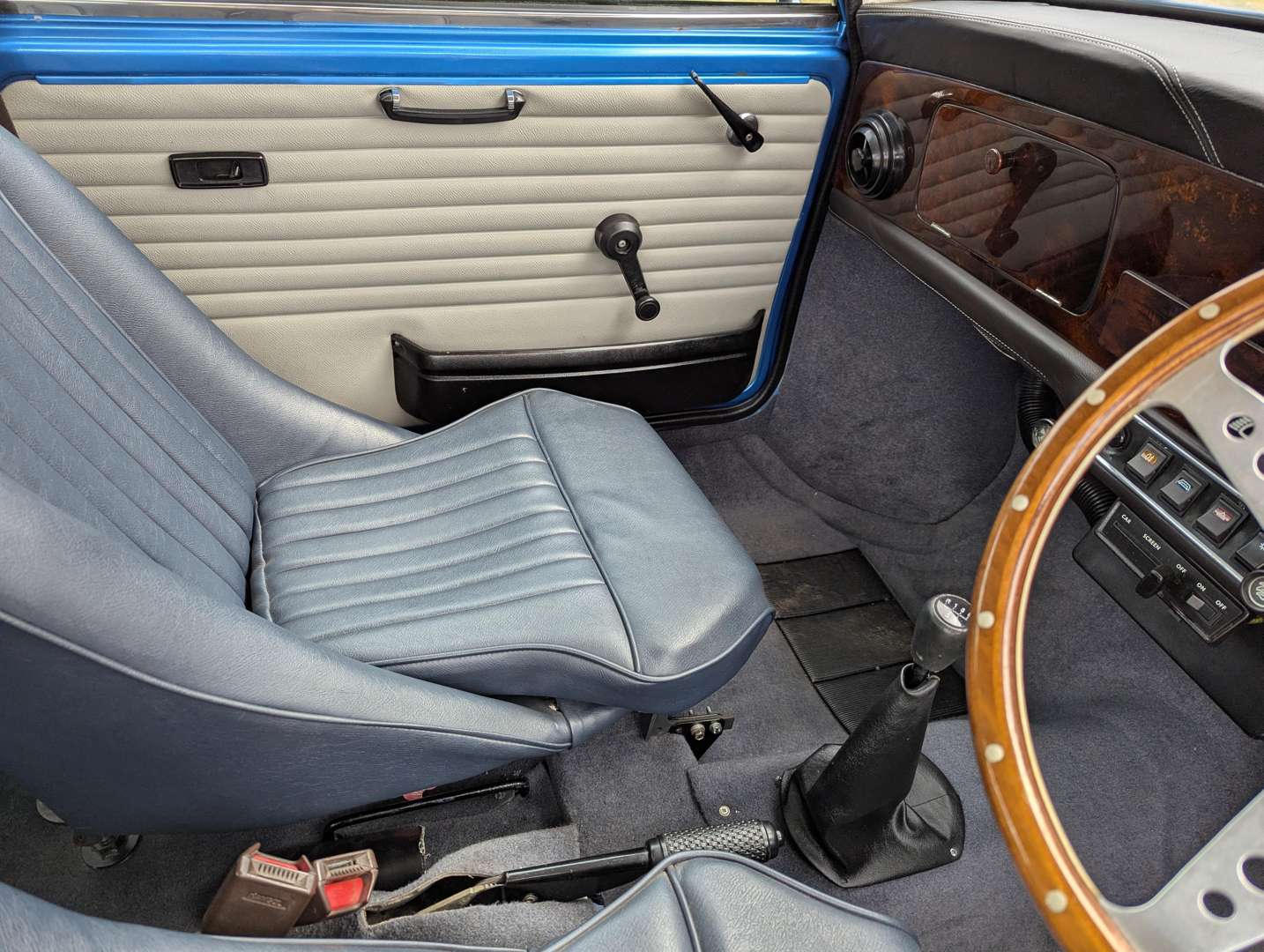 <p>1986 AUSTIN MINI MAYFAIR</p>