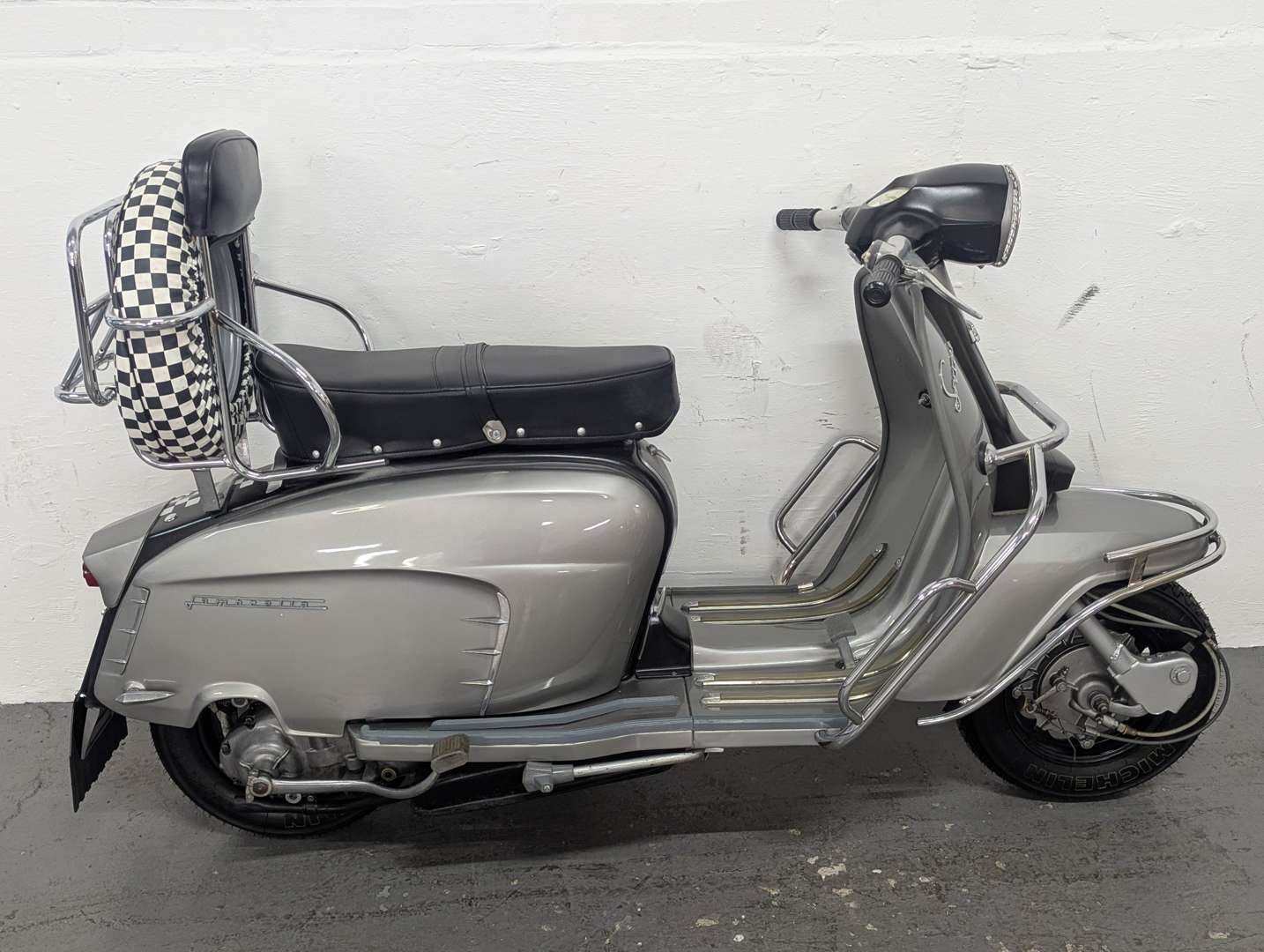 <p>1964 LAMBRETTA 150</p>