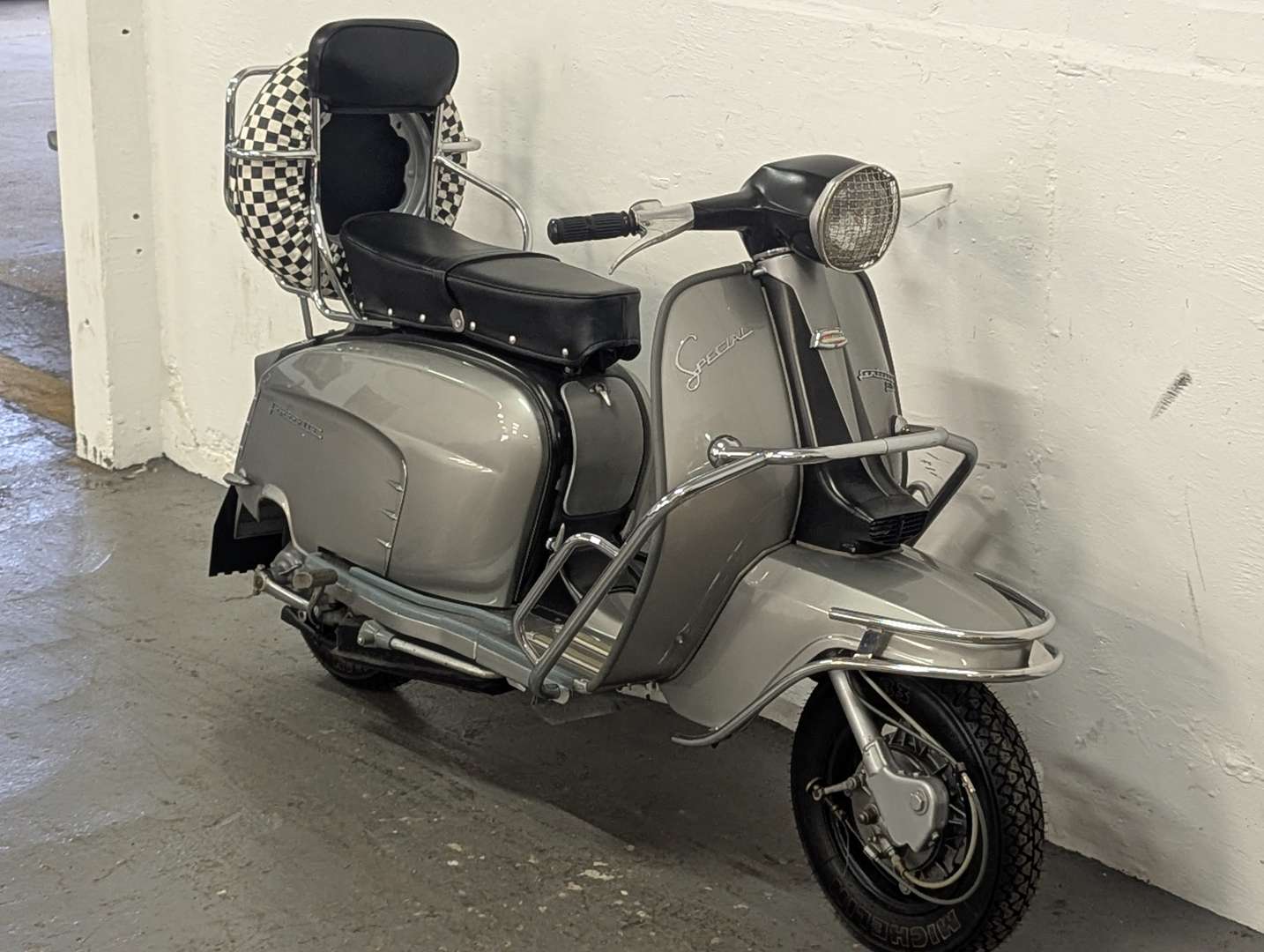 <p>1964 LAMBRETTA 150</p>