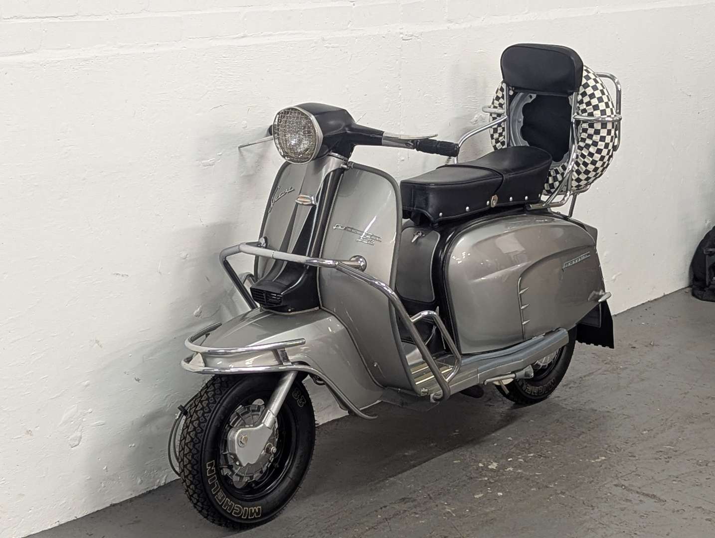 <p>1964 LAMBRETTA 150</p>