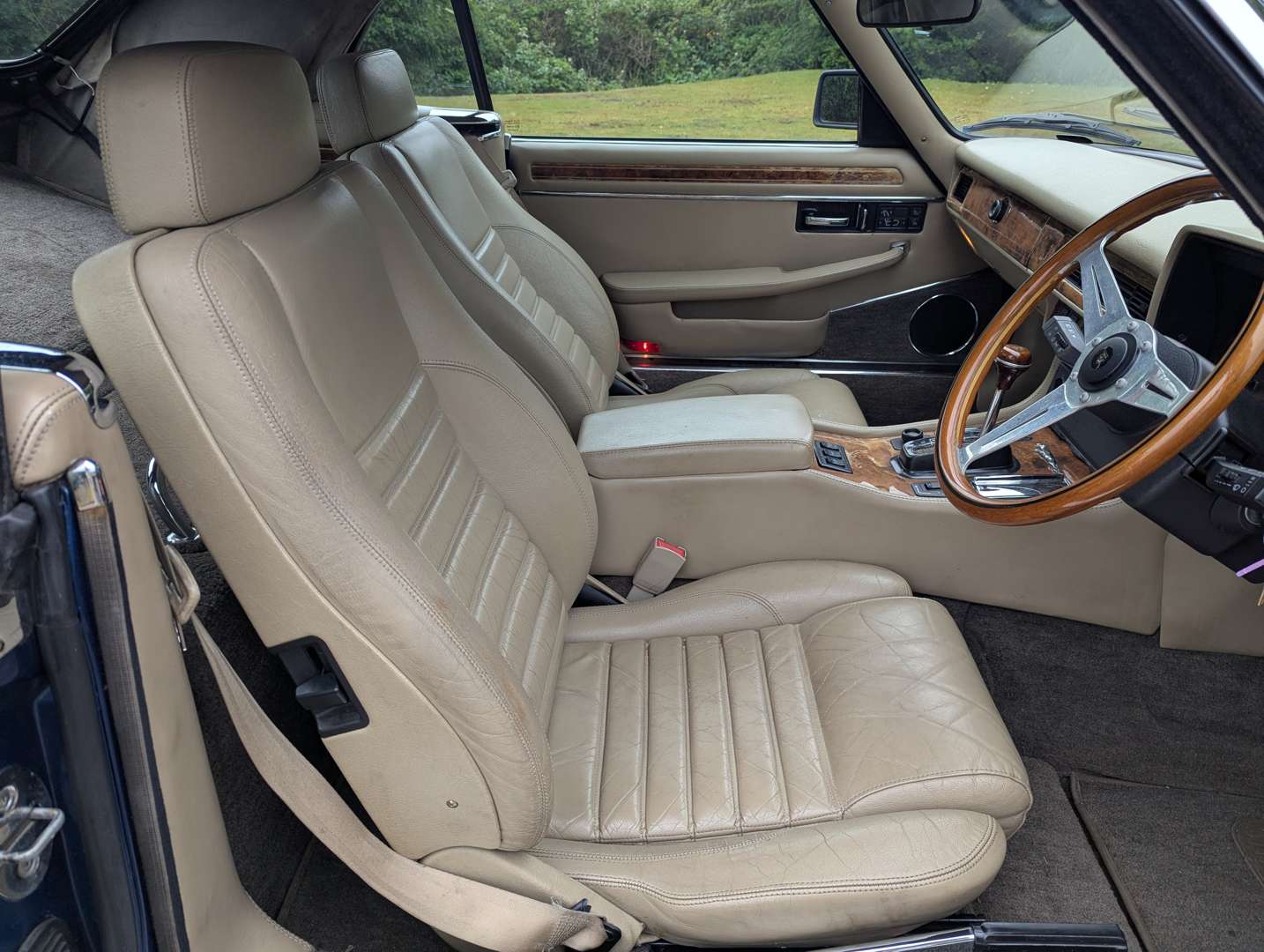 <p>1991 JAGUAR XJS 5.3 V12 AUTO CONVERTIBLE</p>