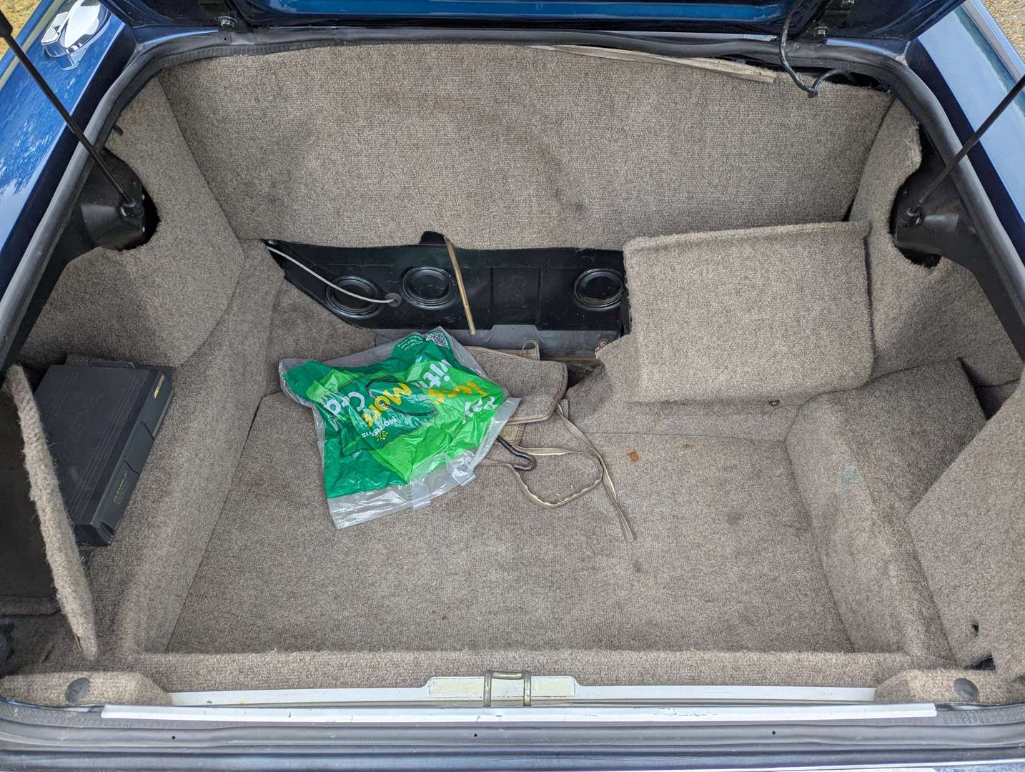 <p>1991 JAGUAR XJS 5.3 V12 AUTO CONVERTIBLE</p>