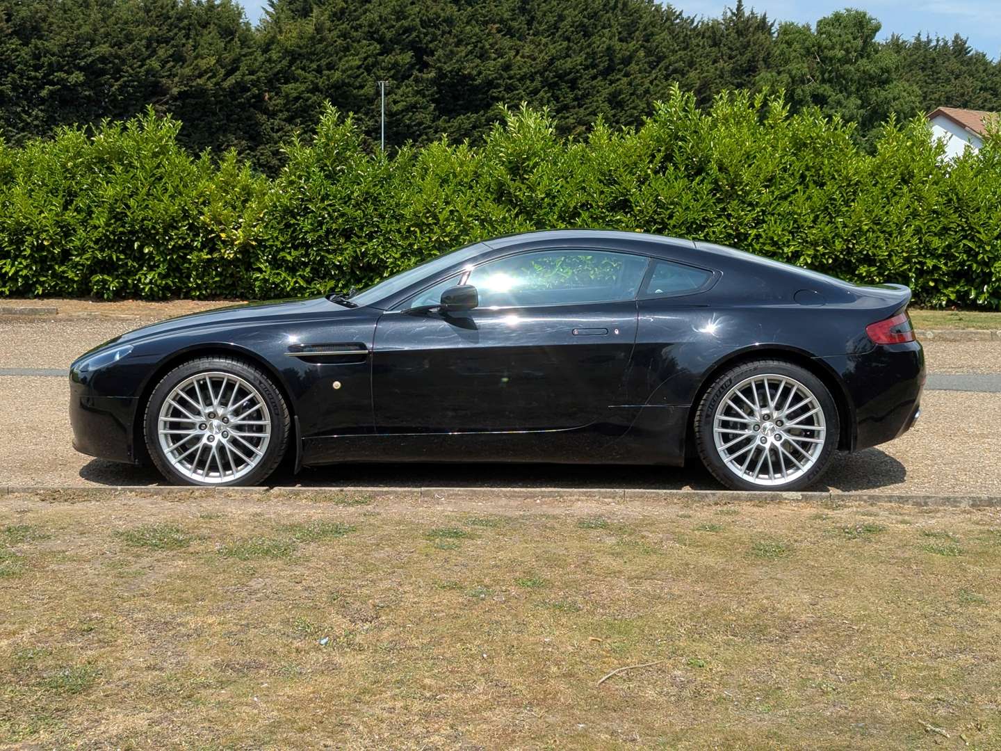 <p>2009 ASTON MARTIN VANTAGE V8 AUTO</p>