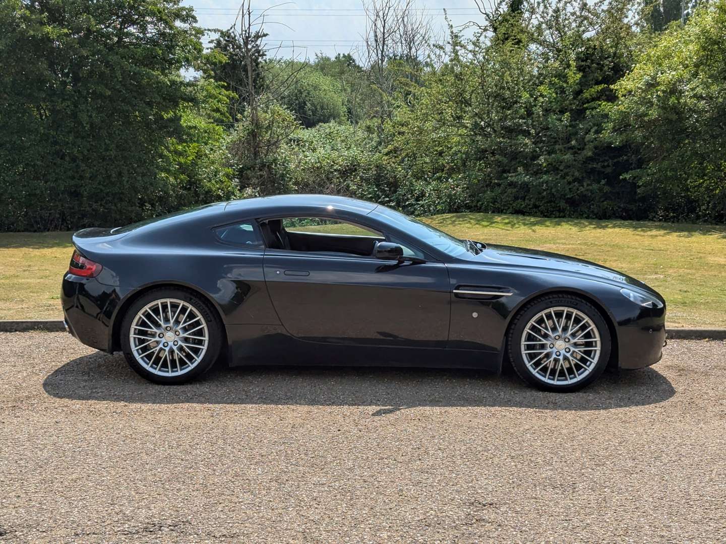 <p>2009 ASTON MARTIN VANTAGE V8 AUTO</p>