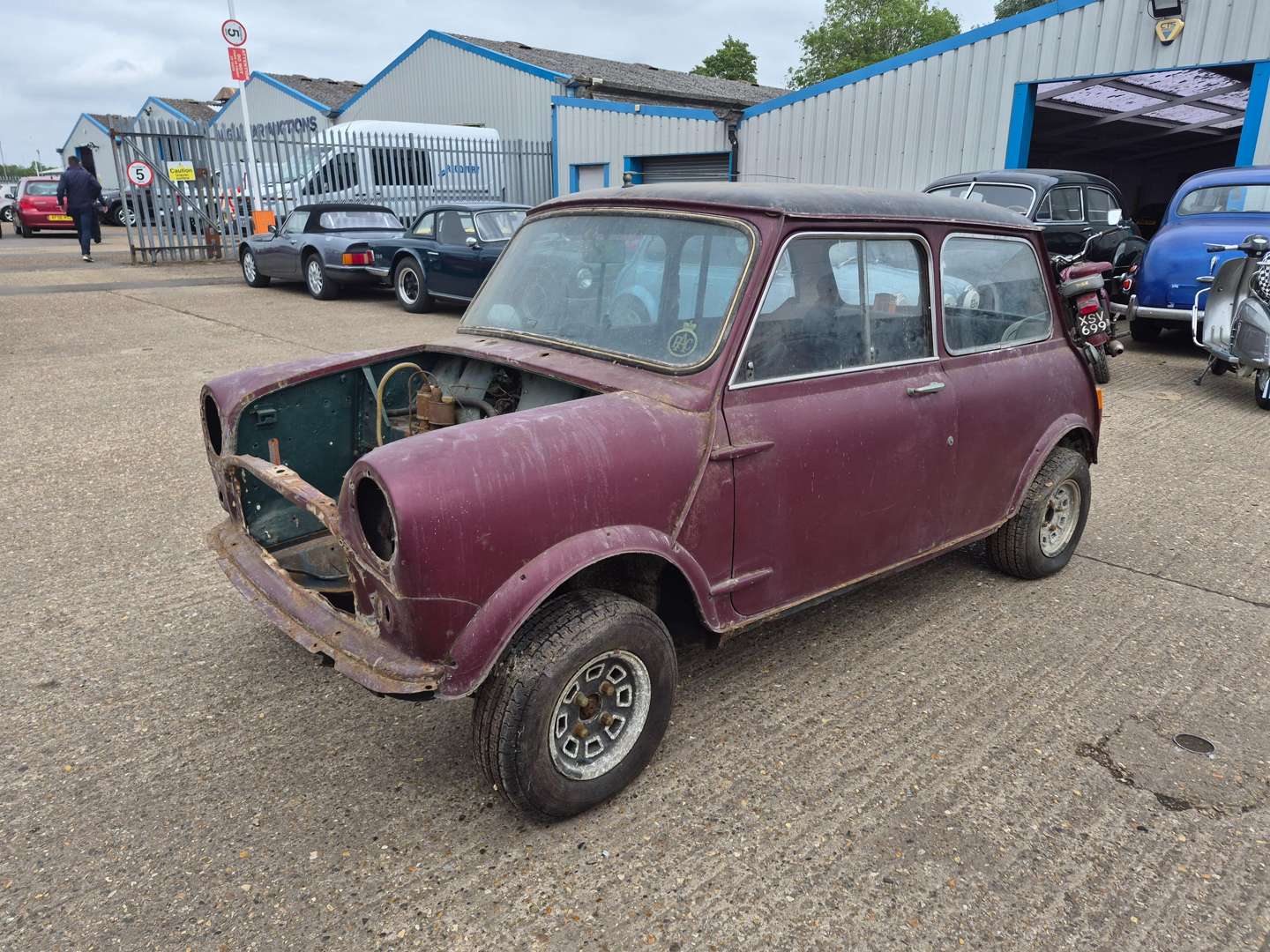<p>1968 AUSTIN MINI COOPER S</p>