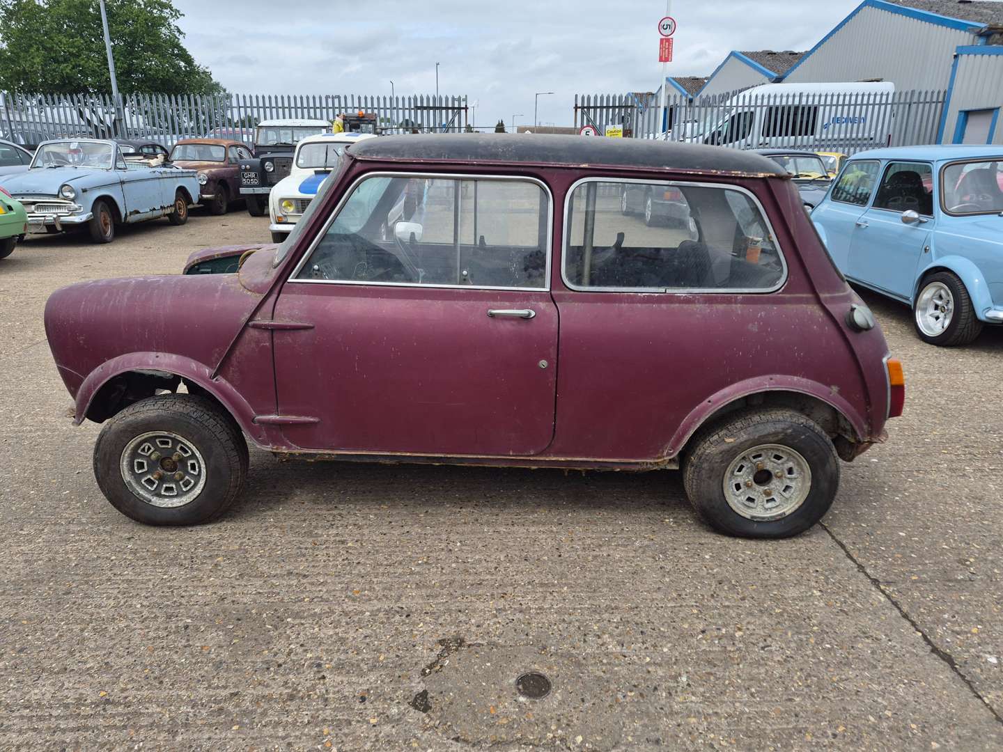 <p>1968 AUSTIN MINI COOPER S</p>