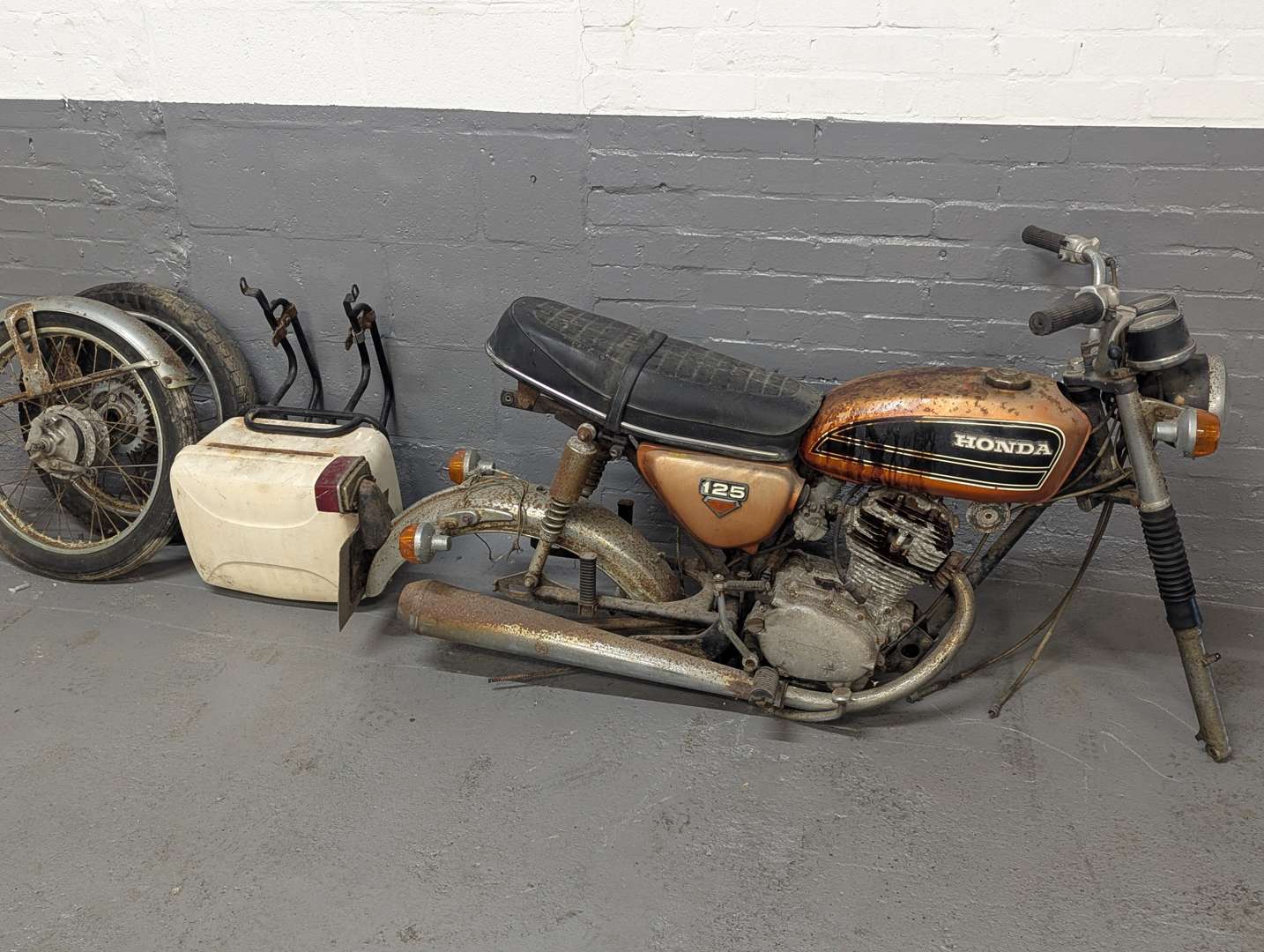 <p>1975 HONDA CB125</p>