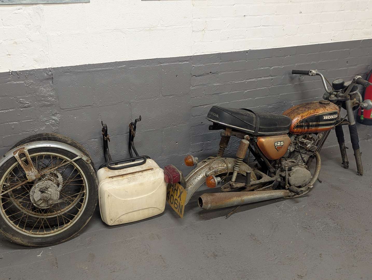 <p>1975 HONDA CB125</p>