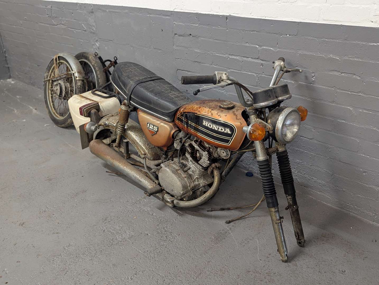 <p>1975 HONDA CB125</p>