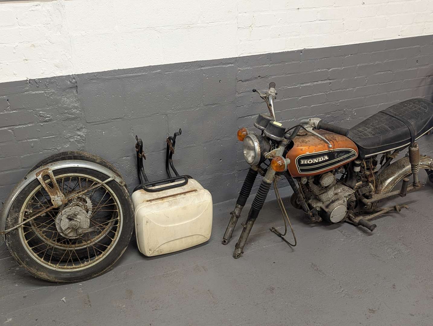 <p>1975 HONDA CB125</p>