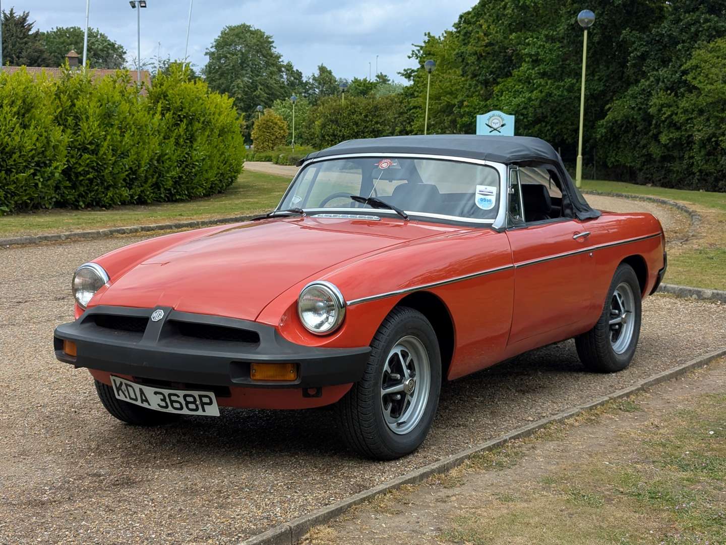 <p>1975 MG B ROADSTER</p>