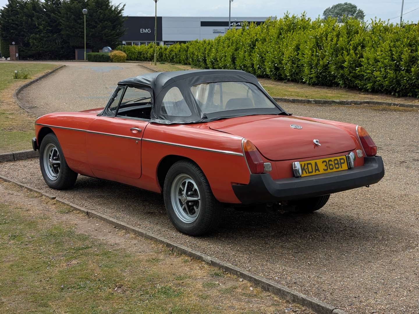 <p>1975 MG B ROADSTER</p>