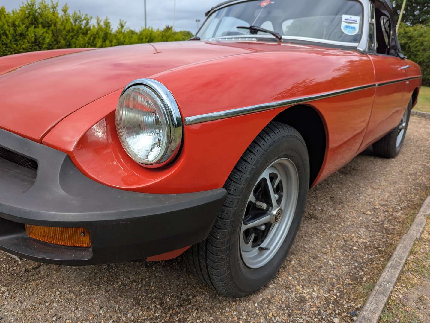 <p>1975 MG B ROADSTER</p>