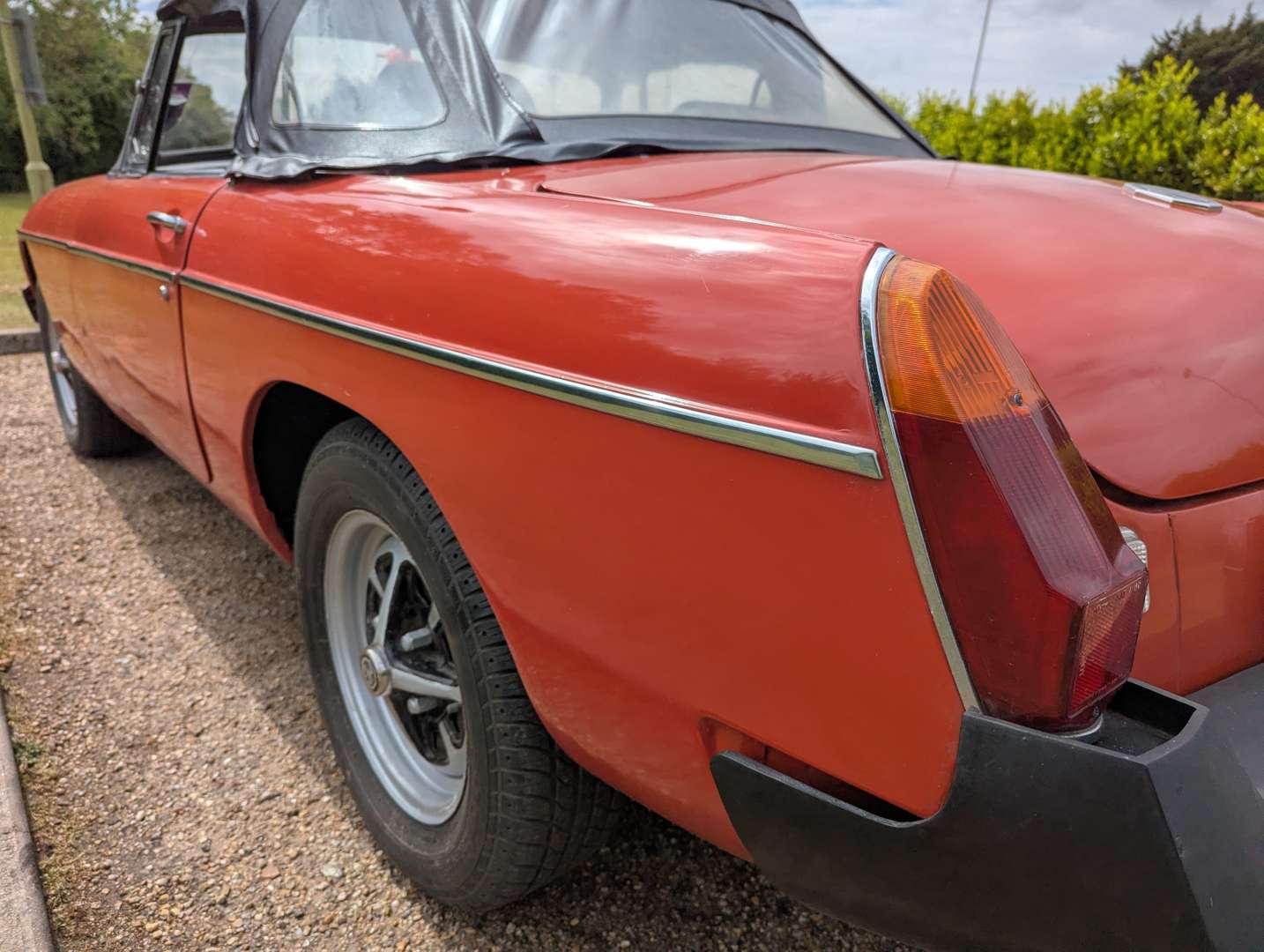 <p>1975 MG B ROADSTER</p>