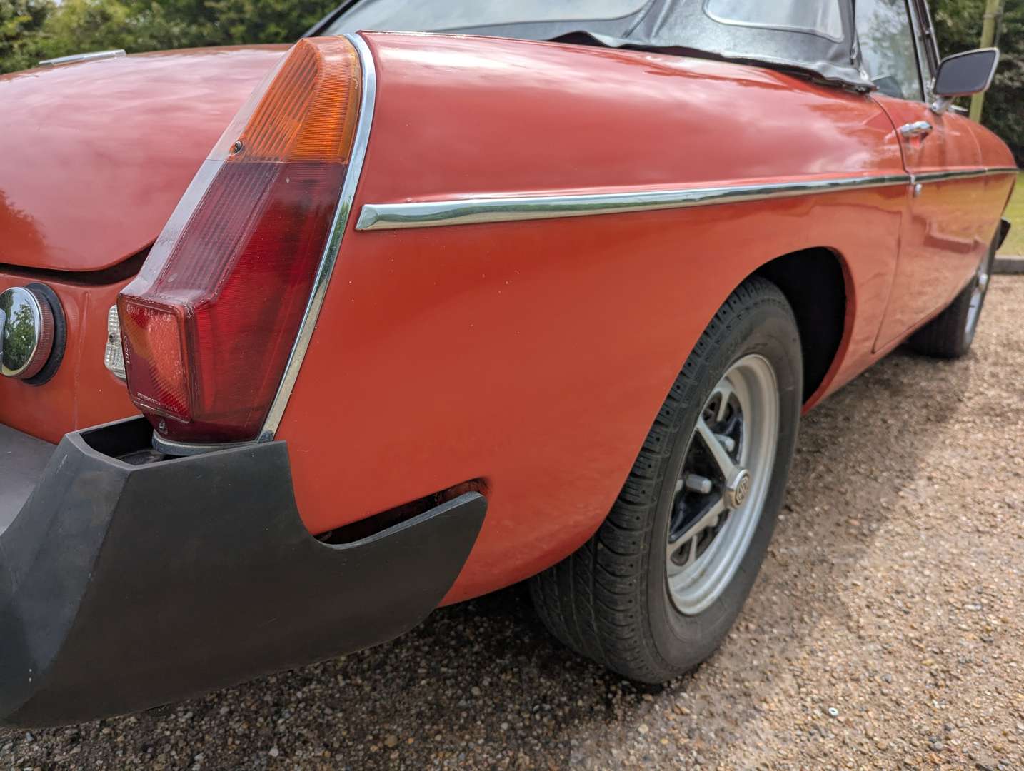 <p>1975 MG B ROADSTER</p>