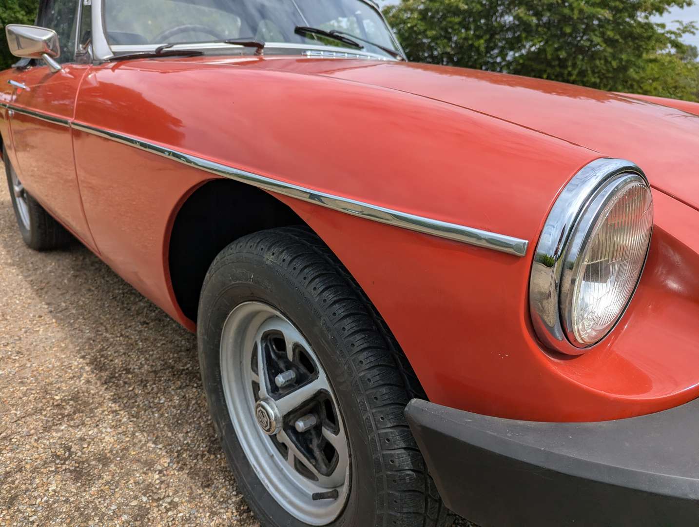 <p>1975 MG B ROADSTER</p>