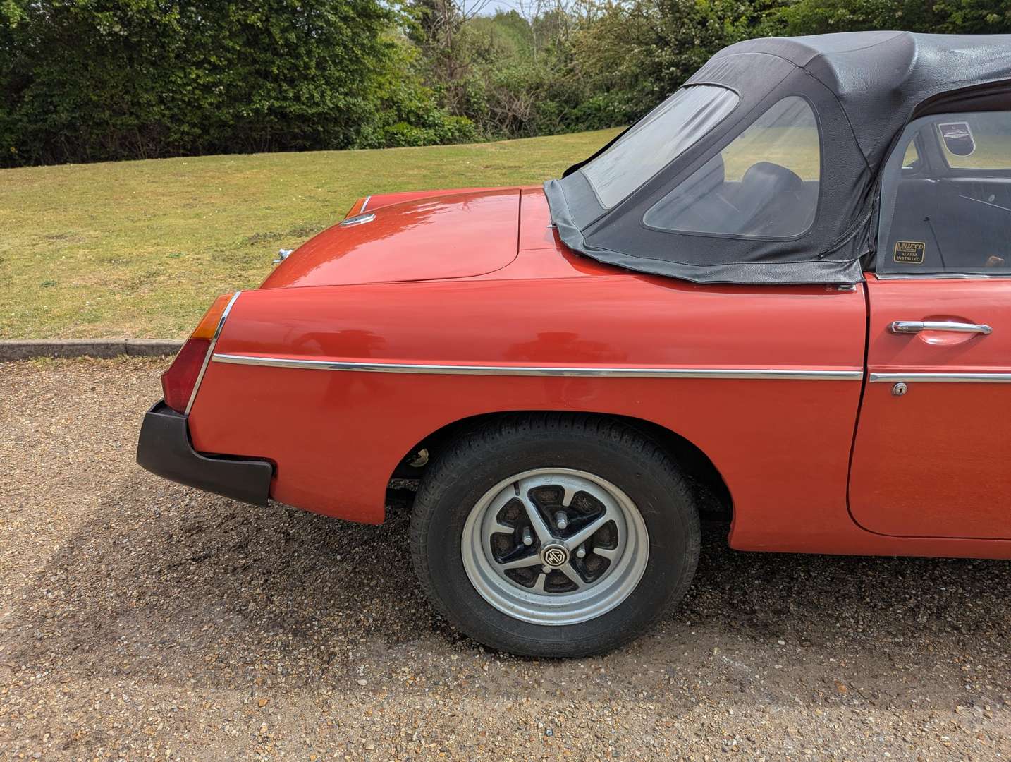 <p>1975 MG B ROADSTER</p>