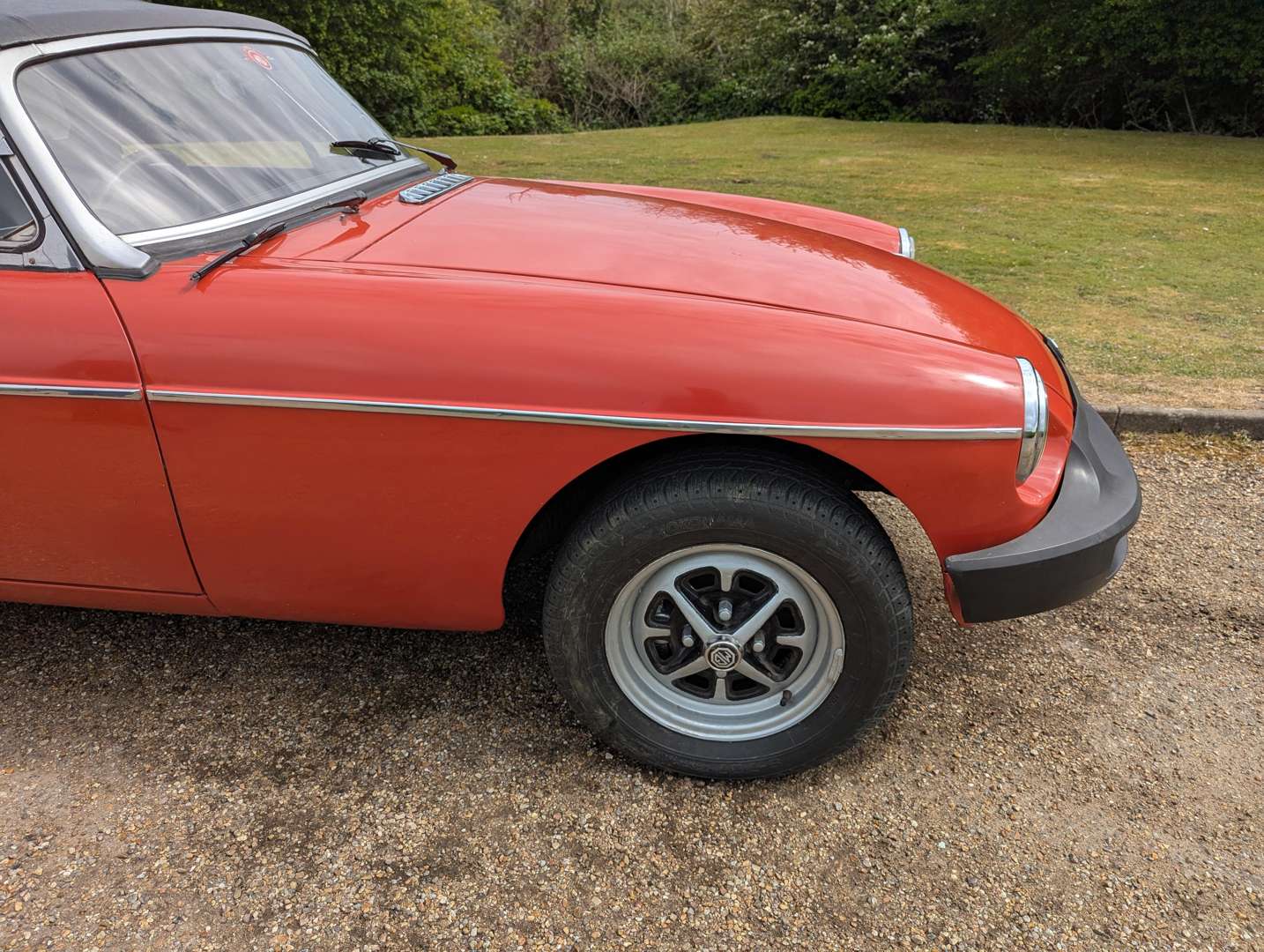 <p>1975 MG B ROADSTER</p>