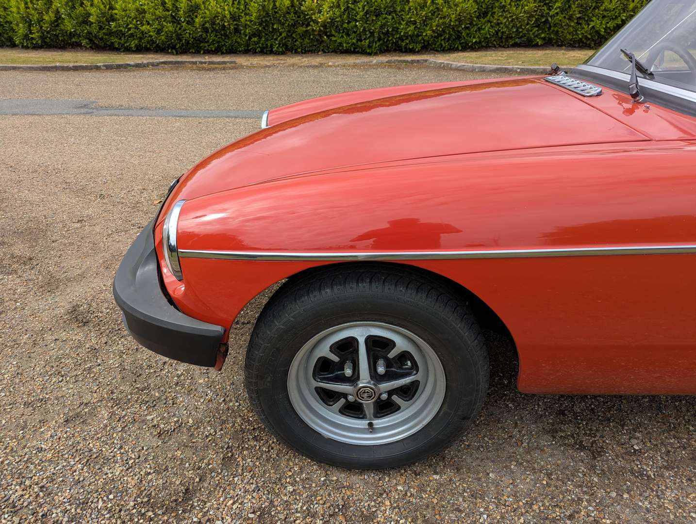 <p>1975 MG B ROADSTER</p>