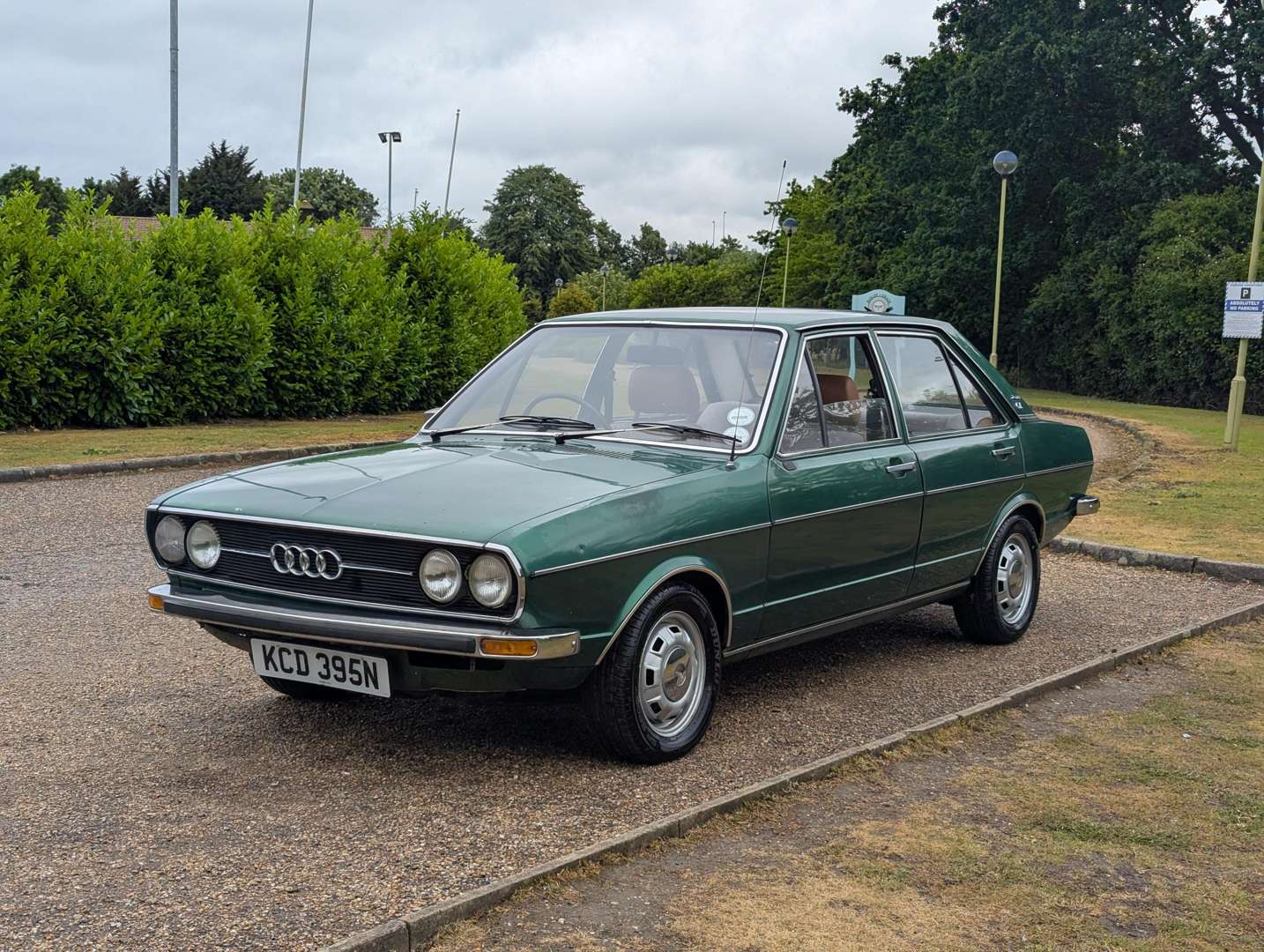<p>1975 AUDI 80 GL</p>