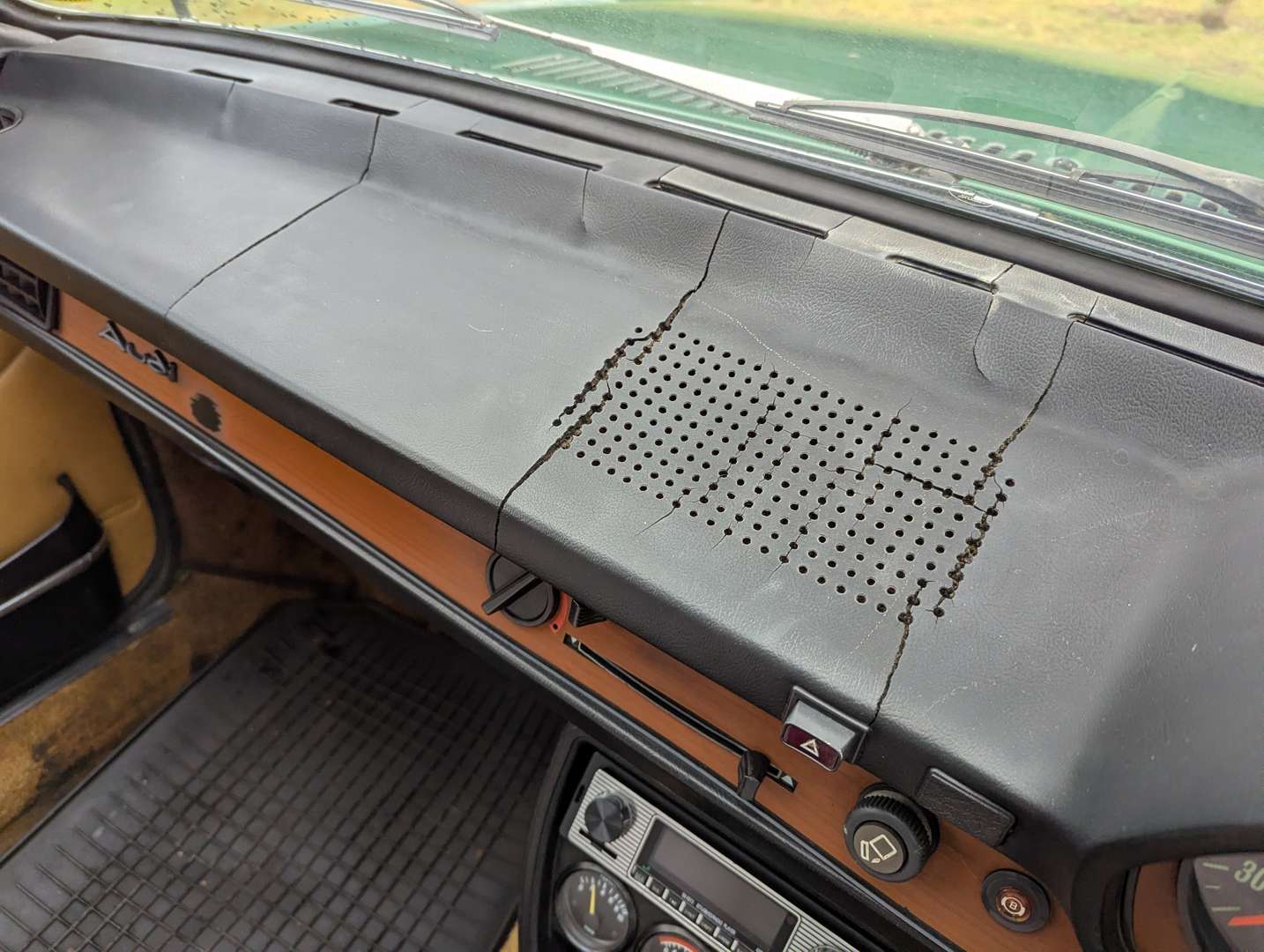 <p>1975 AUDI 80 GL</p>