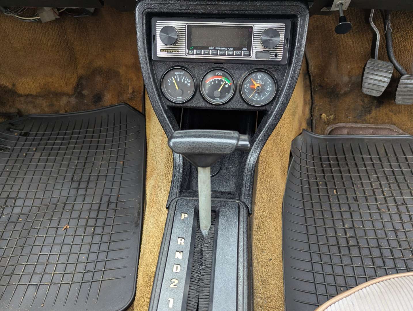 <p>1975 AUDI 80 GL</p>