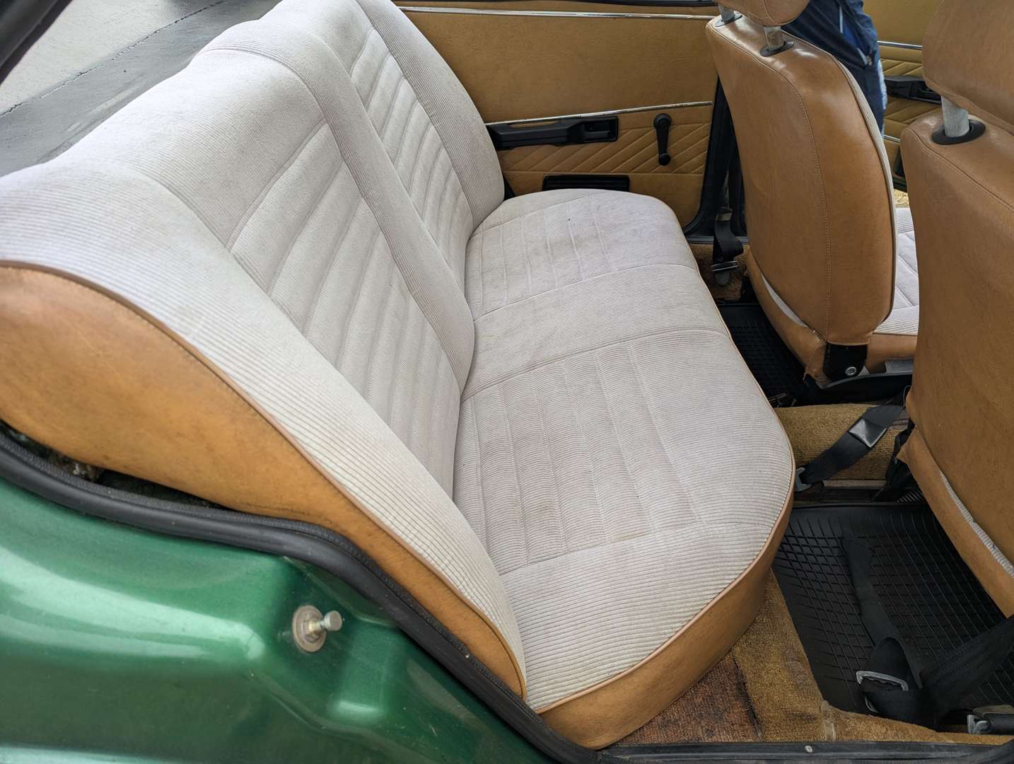 <p>1975 AUDI 80 GL</p>