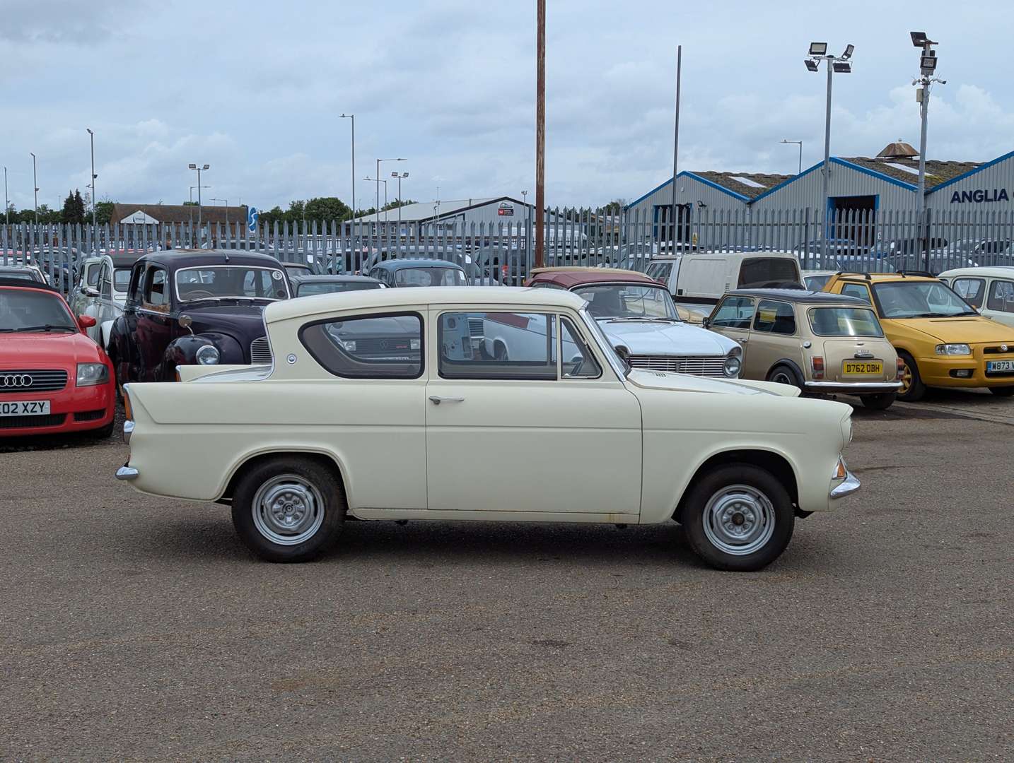 <p>1966 FORD ANGLIA</p>