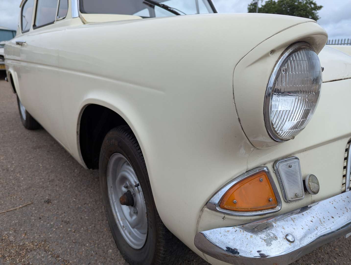 <p>1966 FORD ANGLIA</p>