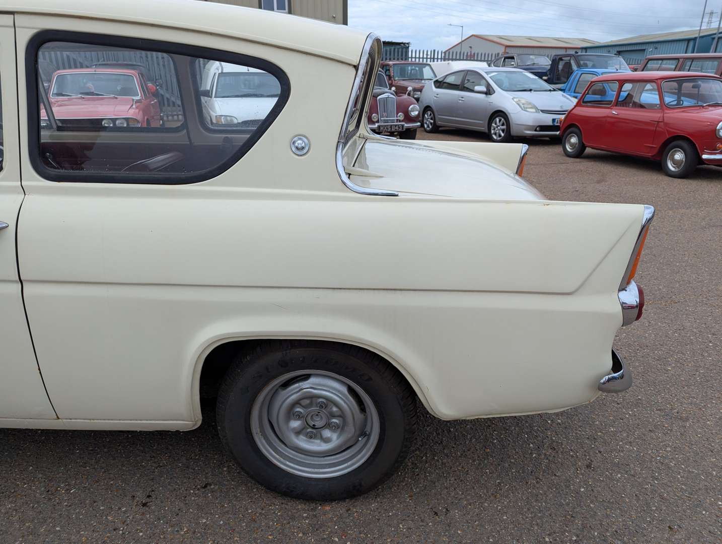 <p>1966 FORD ANGLIA</p>