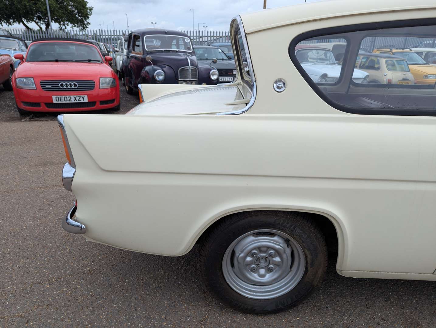 <p>1966 FORD ANGLIA</p>