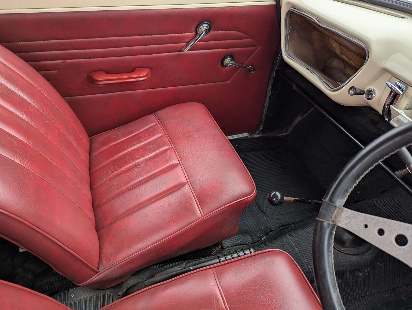 <p>1966 FORD ANGLIA</p>
