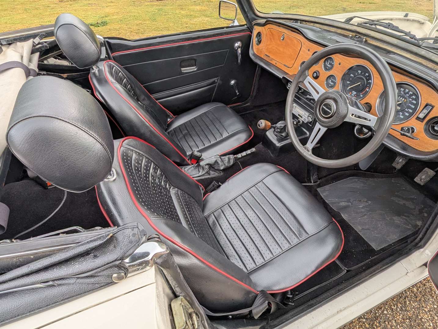 <p>1975 TRIUMPH TR6</p>