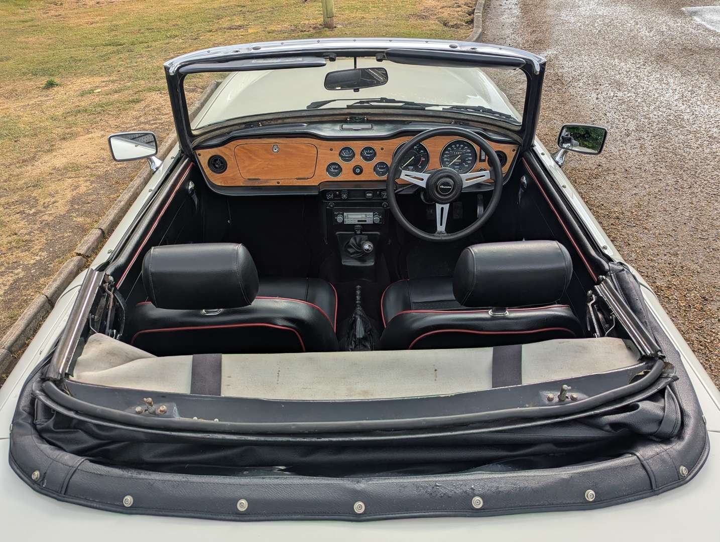 <p>1975 TRIUMPH TR6</p>