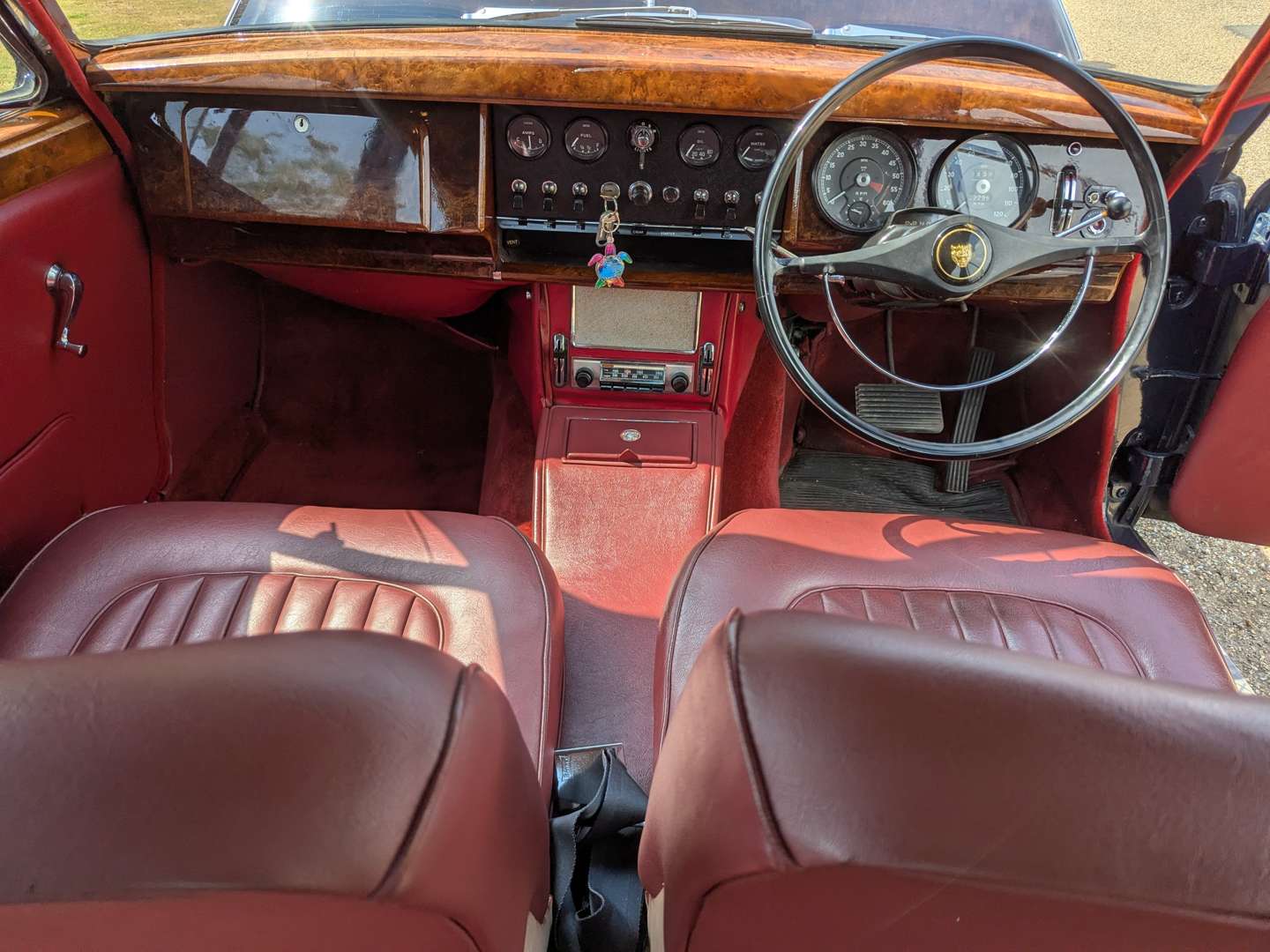 <p>1968 JAGUAR MKII 240 AUTO</p>