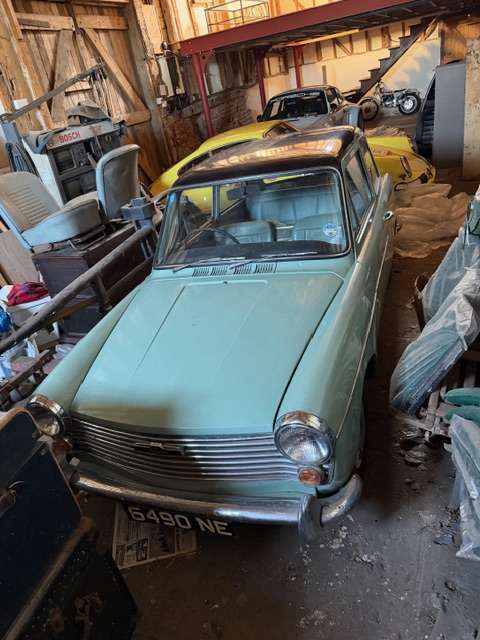 <p>1962 AUSTIN A40</p>