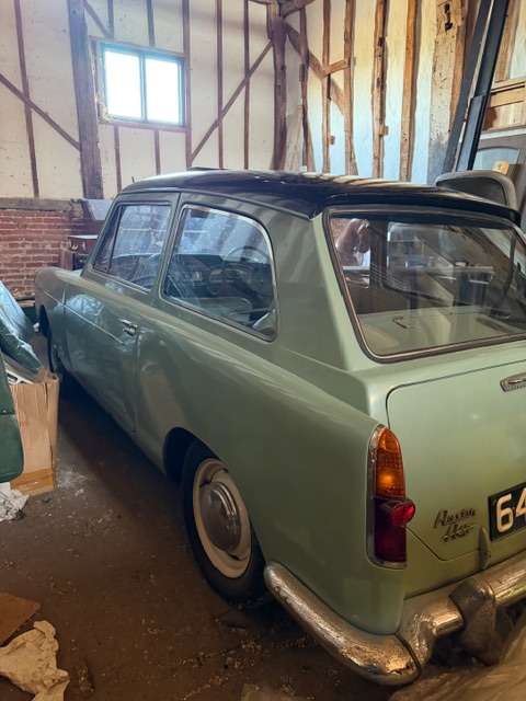 <p>1962 AUSTIN A40</p>