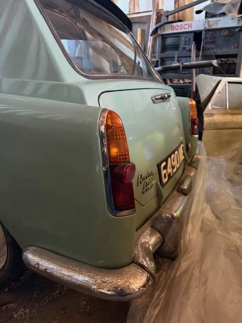 <p>1962 AUSTIN A40</p>