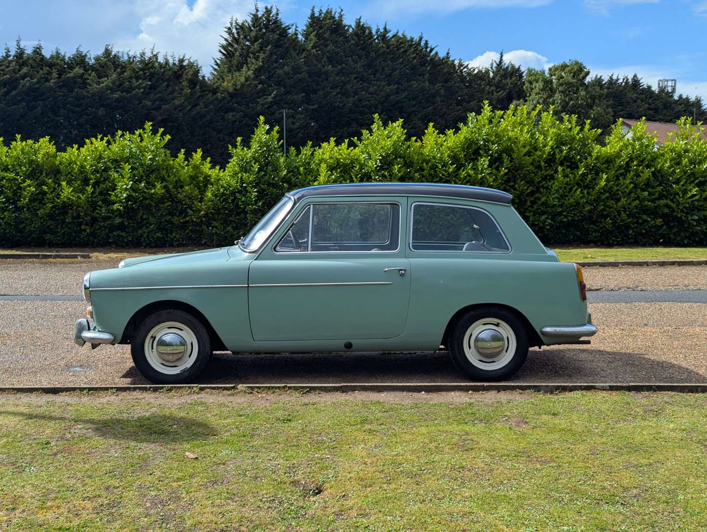 <p>1962 AUSTIN A40 FARINA</p>