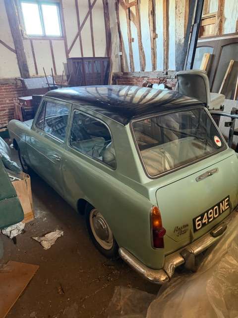 <p>1962 AUSTIN A40</p>